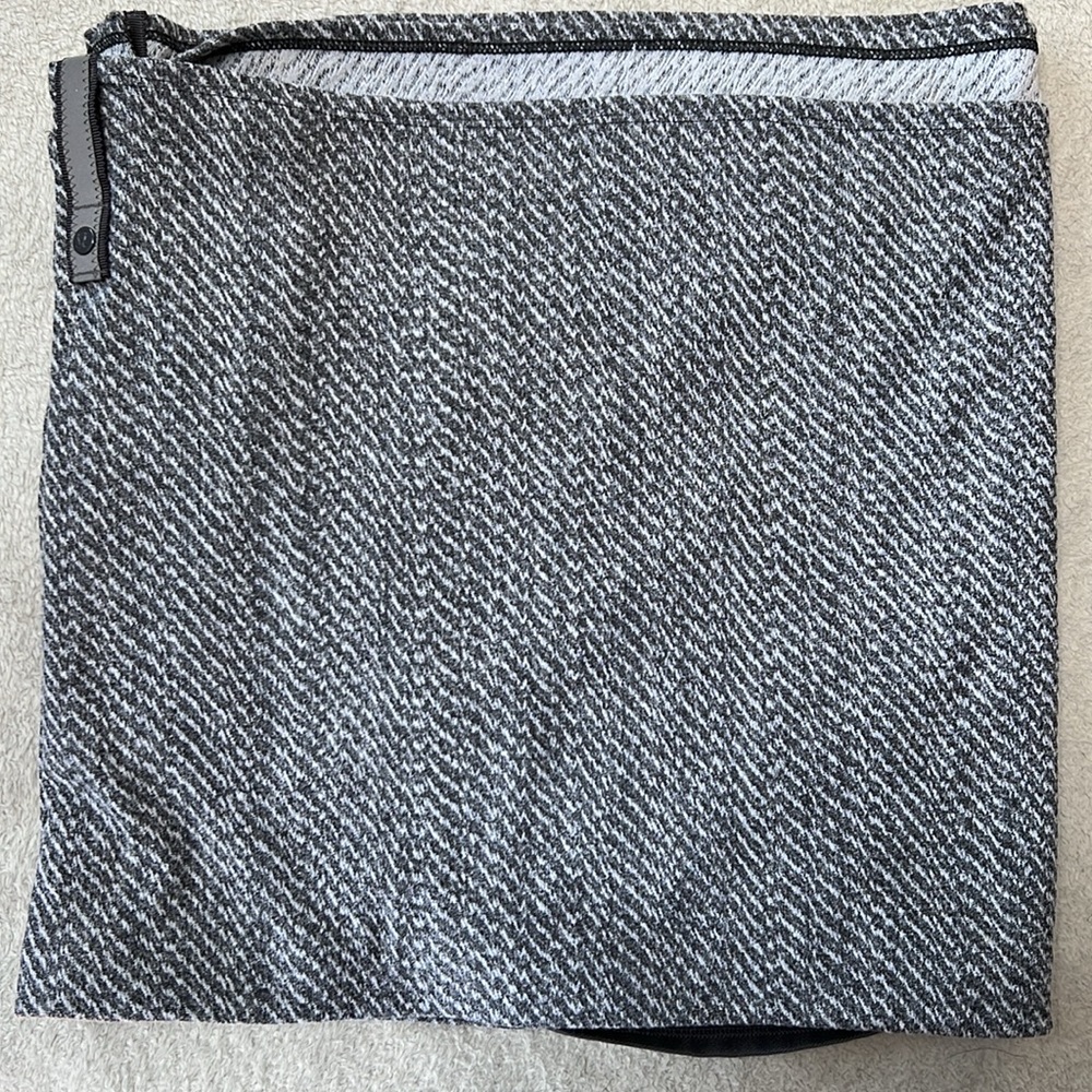 Lululemon Athletica Vinaysa Scarf Shawl Gray Button